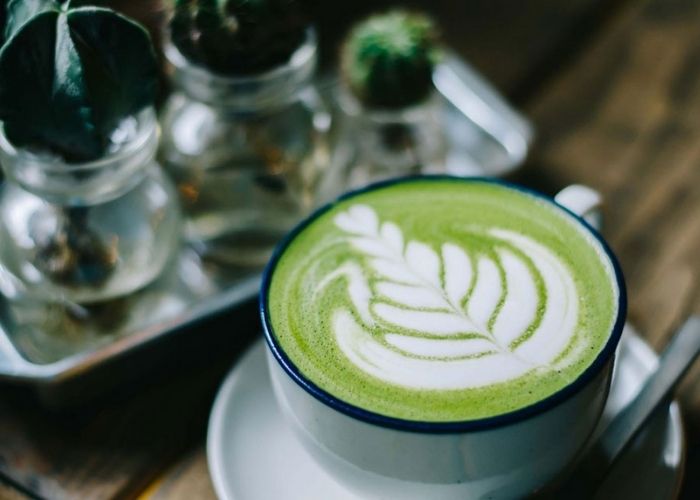 cafe matcha latte