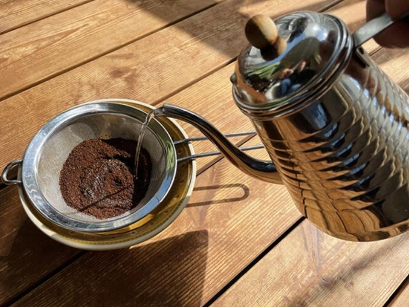 pha cà phê đơn giản tại nhà