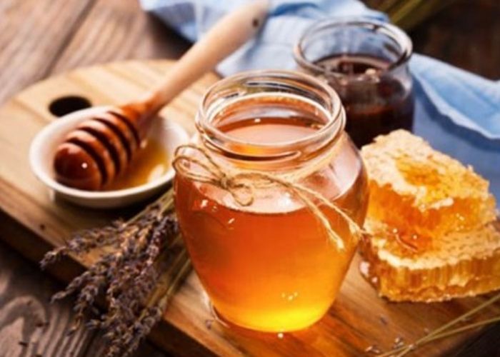 làm trắng da với mật ong và cafe