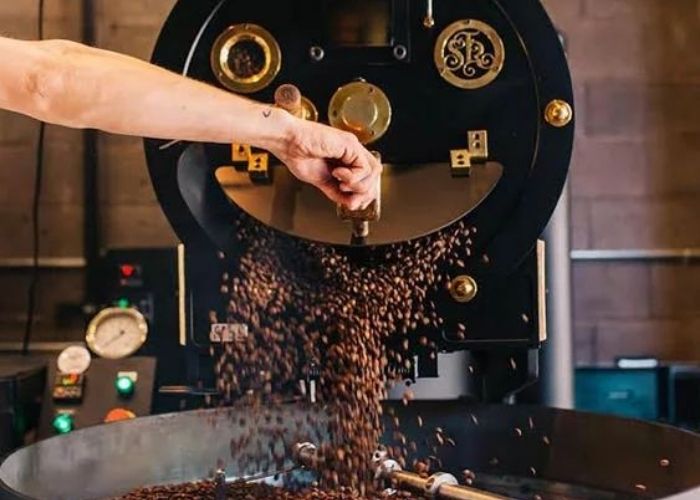 Cafe hạt rang nguyên chất được rang từ tâm